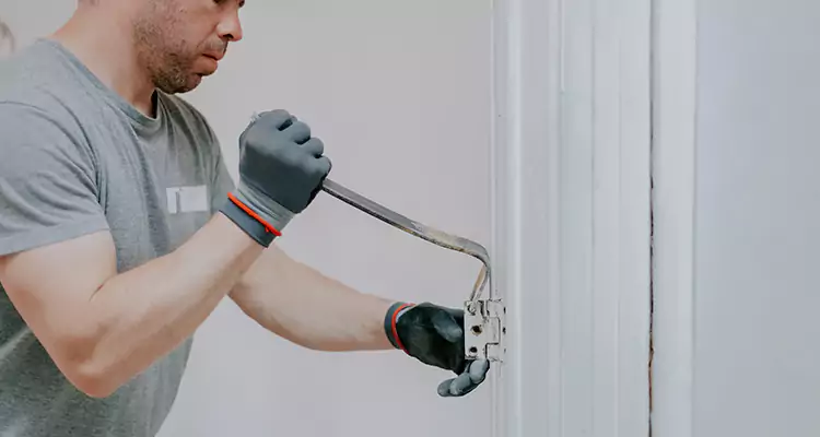 Cracked Door Jamb Repair in Pine Hills, FL