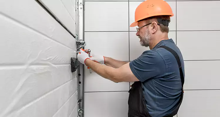 Emergency Garage Door Repair in Pine Hills, FL