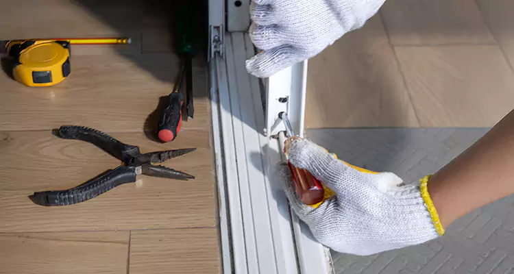 Screen Door Wheel Replacement in Pine Hills, FL