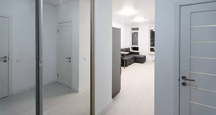 Modern Mirrored Closet Doors Repair in Pine Hills, FL