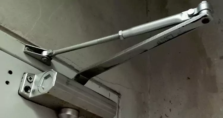 Door Closer Parallel Arm Installation in Pine Hills, FL