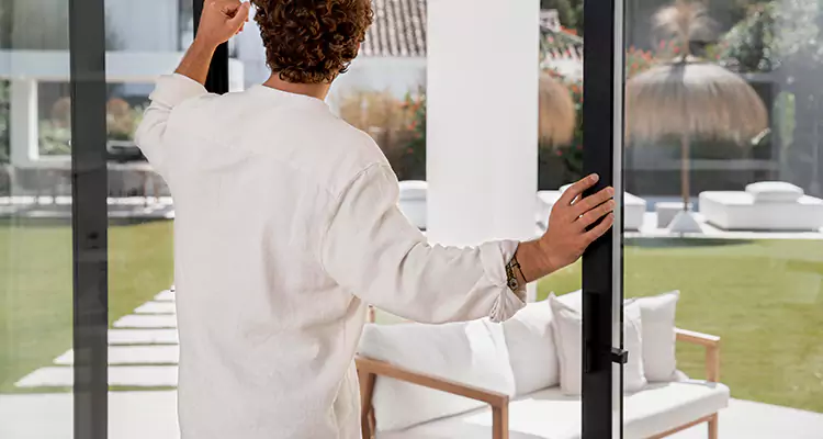 Sliding Screen Door Maintenance for Closing Issues in Pine Hills, FL